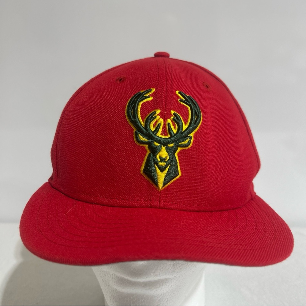 NBA Milwaukee Bucks New Era 9Fifty Snapback Hat Cap Adult red Sportswear.